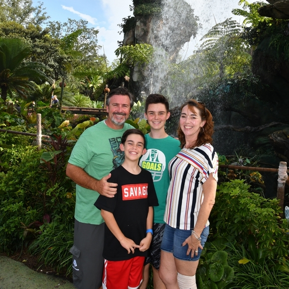 Posh Ambassador, Annette - Picture 2 of 12